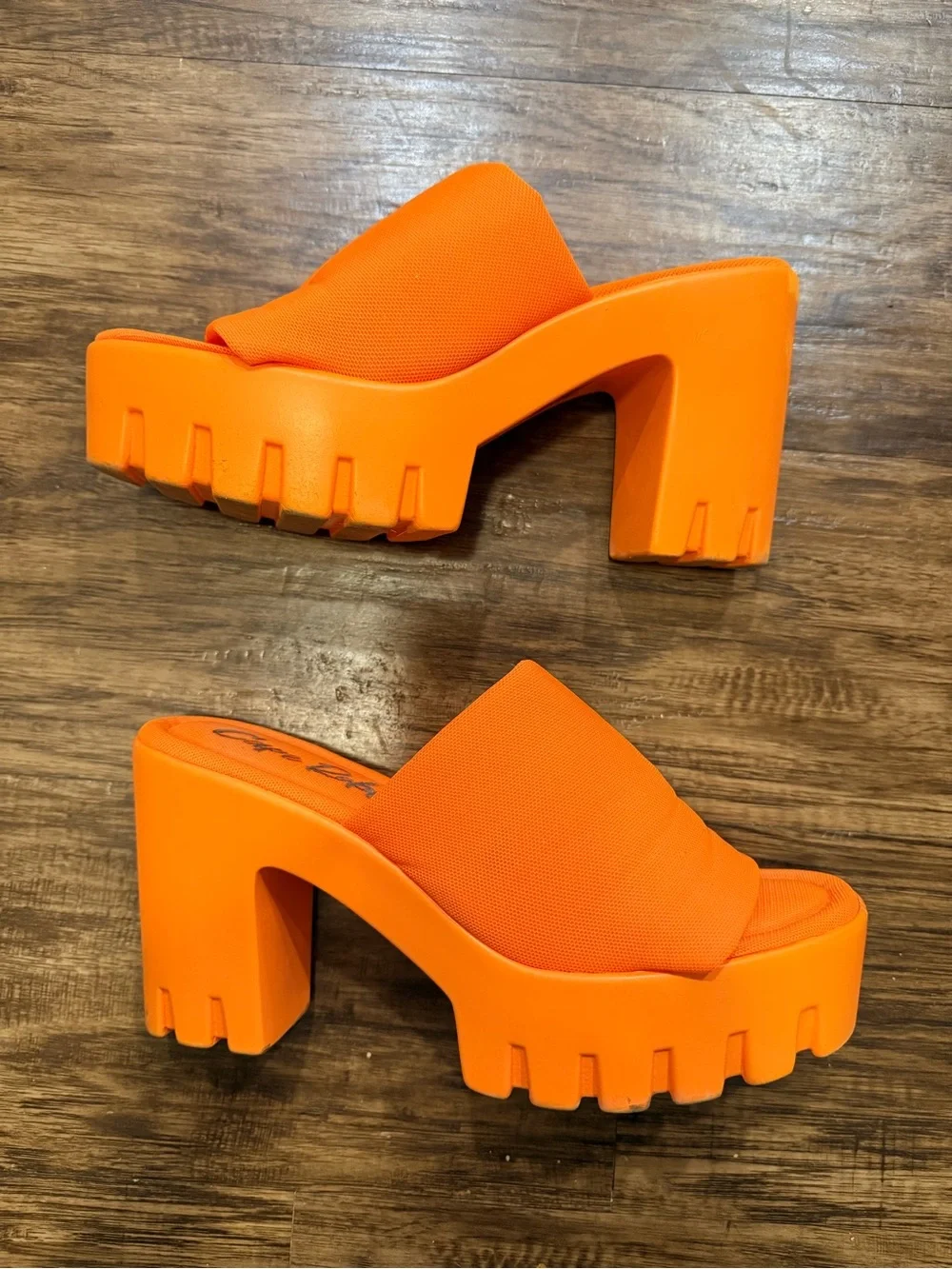 Channel your inner Lizzie McGuire 💁🏼‍♀️ Cape Robbin Orange Chunky Platform Mule
